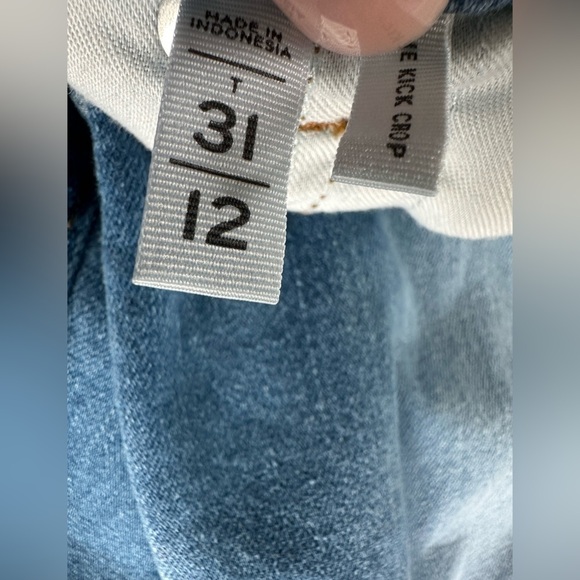 LOFT Curvy Button Front High Rise Kick Crop Jeans Indigo Wash 12 / 31 - Picture 6 of 12